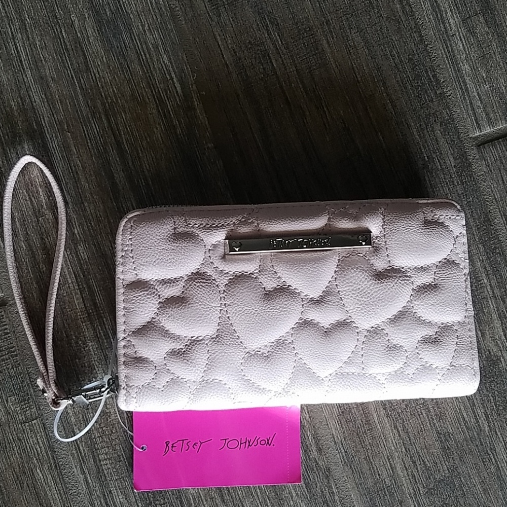 Nwt Betsey Johnson quilted wristlet